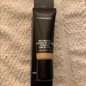MAC Pro Longwear Foundation